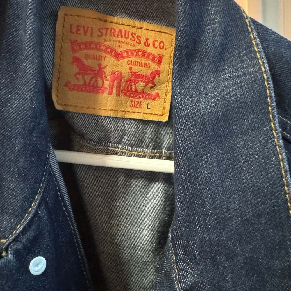 Levi's Men's Dark Blue Denim Jacket - Picture 3 of 3